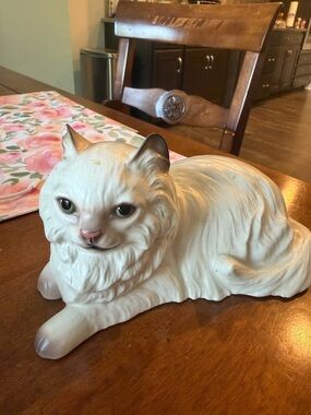Vintage Porcelain White Persian Cat Figurine